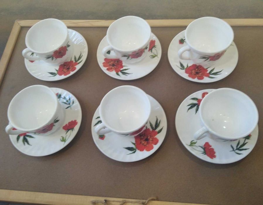 Сервиз за кафе и чай с 6 керамични чаши с чинийки  "Кадифена роза"