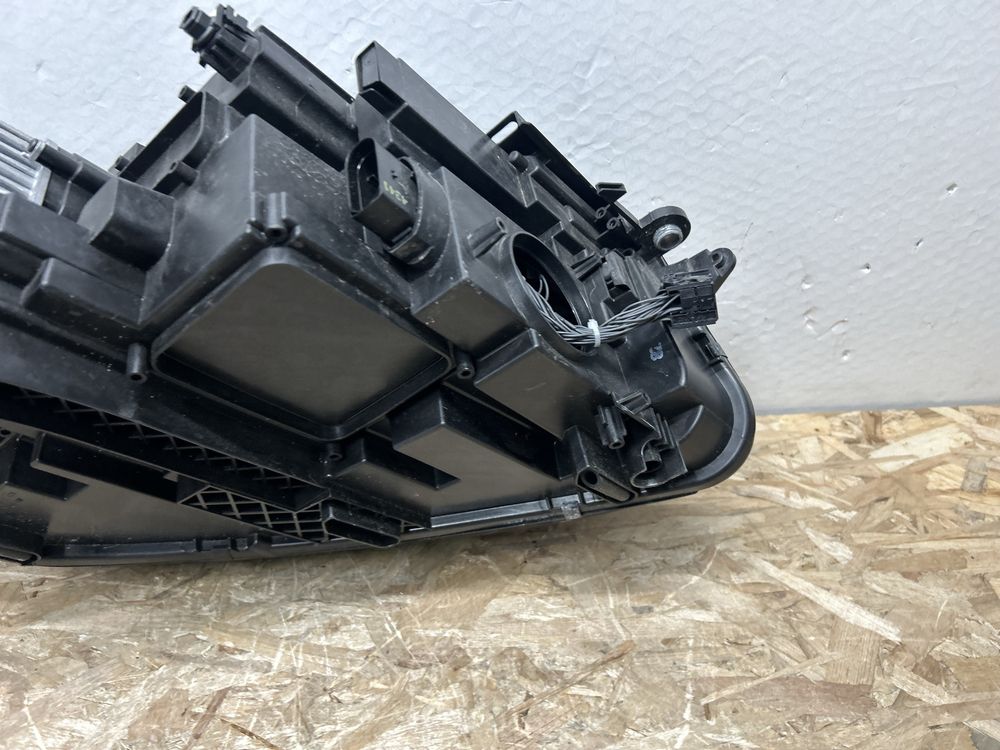 Far faruri VW Tiguan 2 facelift iQ led 5NB941081C stanga