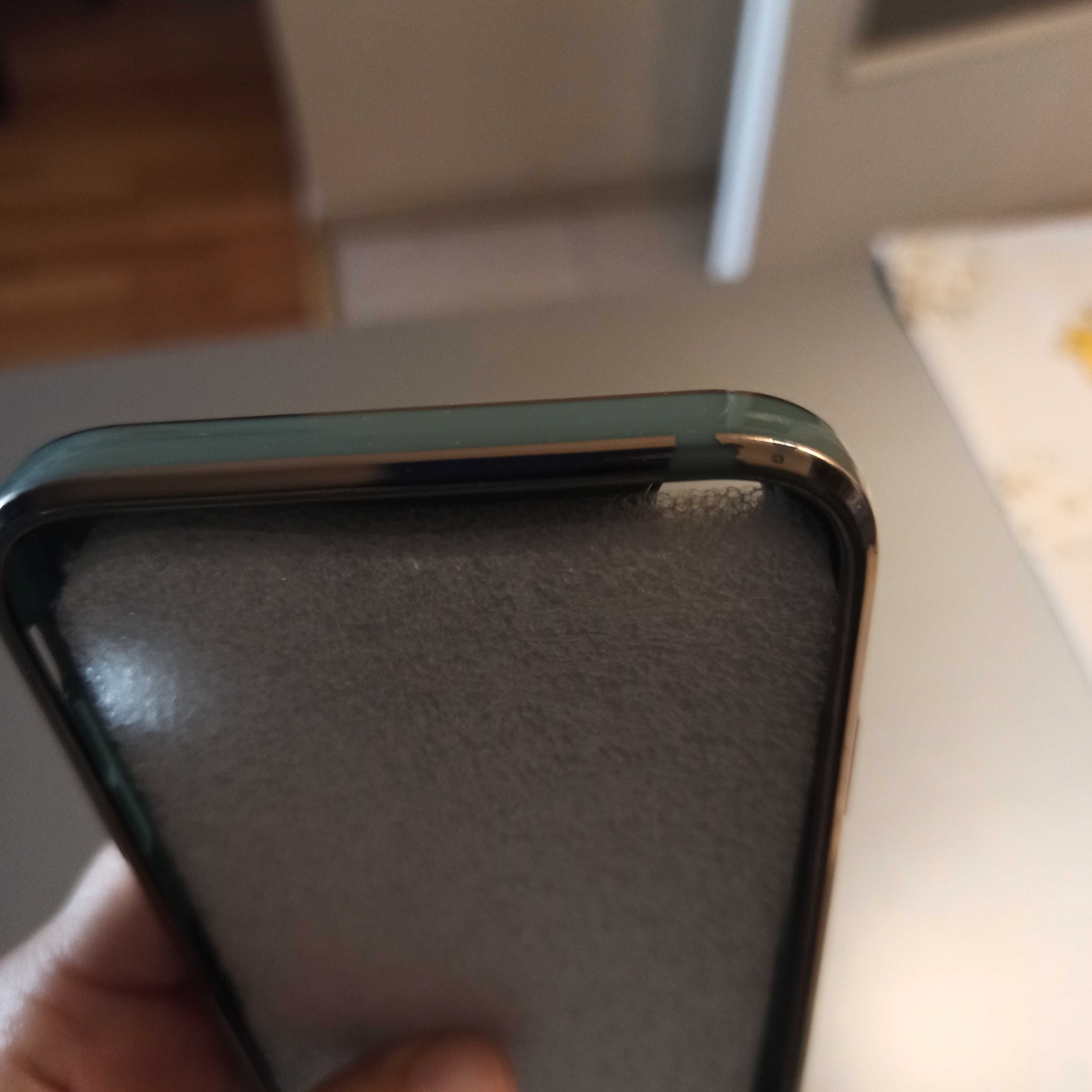 Продавам кейс за iPhone XR
