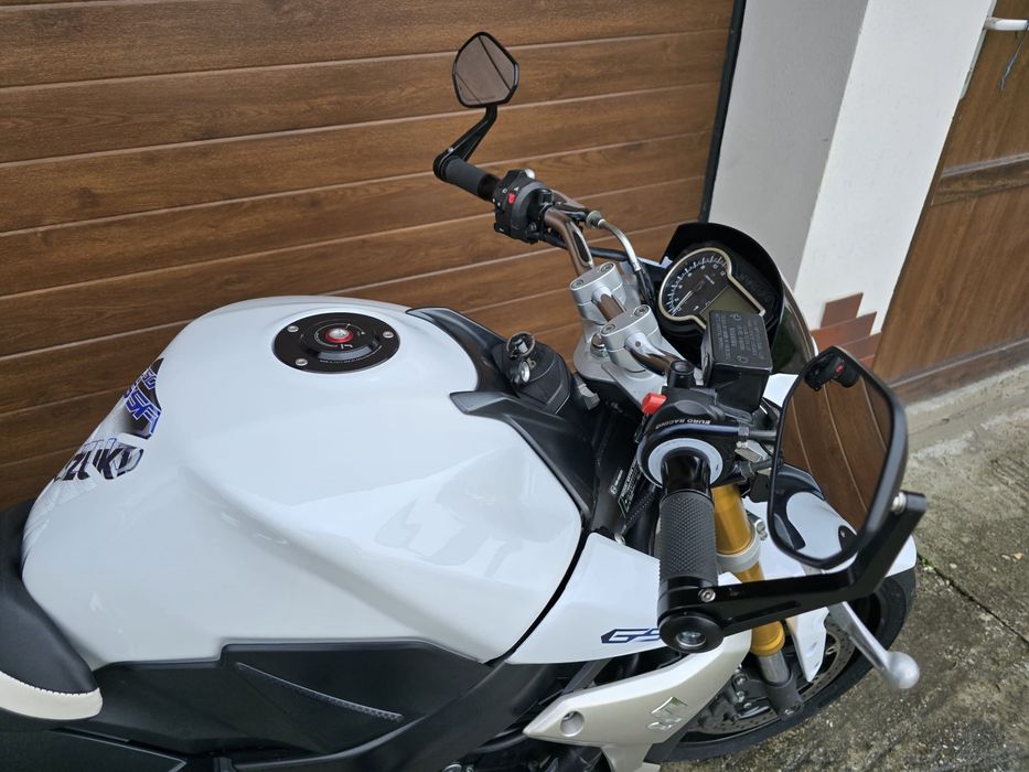 Suzuki Gsr 750 - A2(Yoshimura-Black&White)