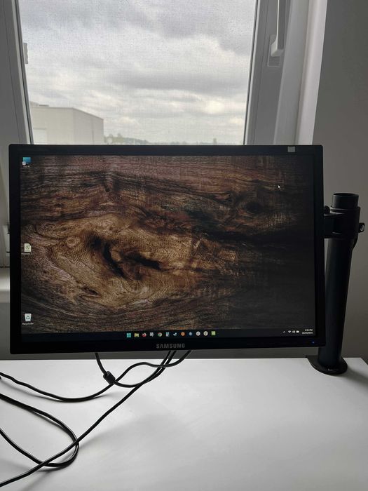 Monitor Samsung 22'' - 2243QW cu Suport Monitor Hama