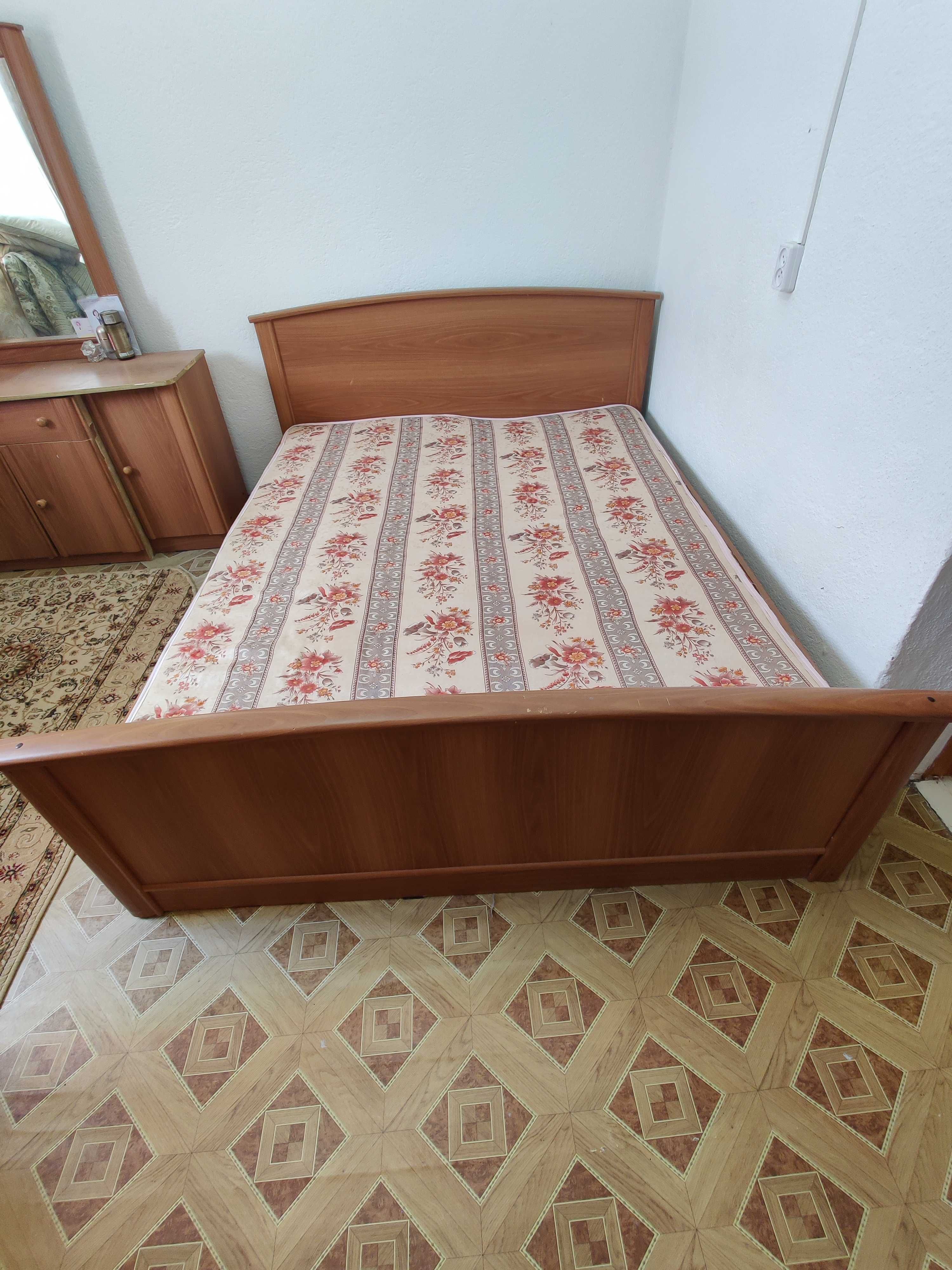 Кровать 205х165х85см
