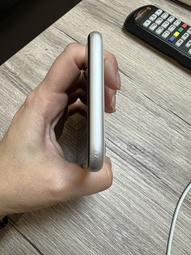 iPhone SE 2020 64 GB