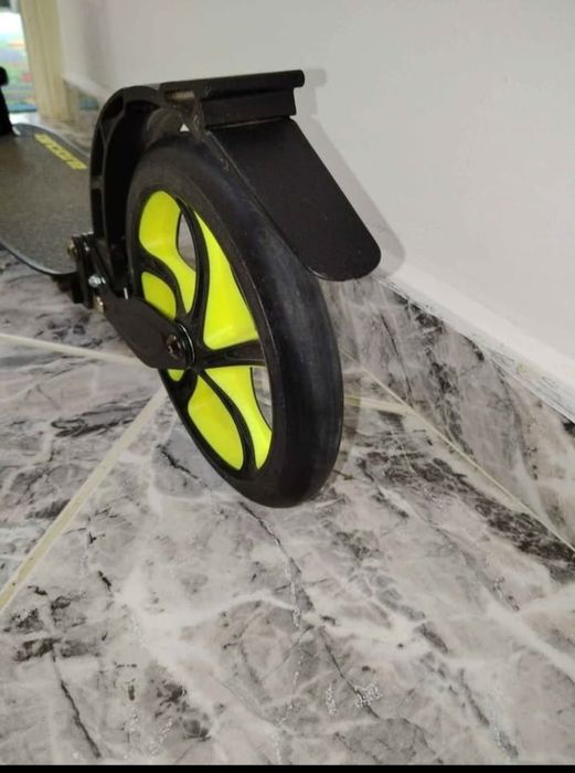 Se vinde trotineta stare nou