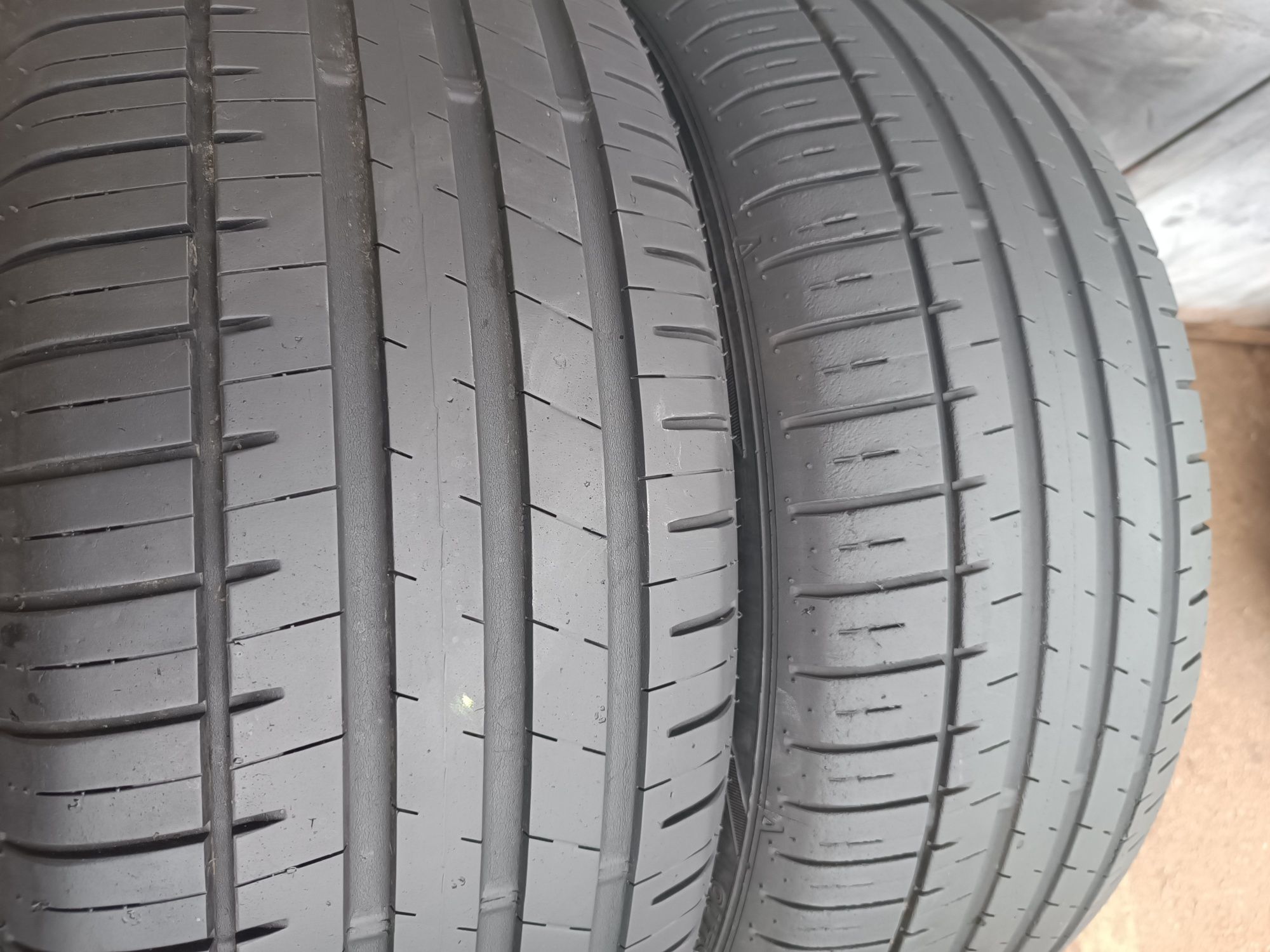 235/55/19 Falken