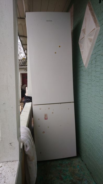 Vind frigider de 2,20 înălțime în stare impecabila proba la fata blocu