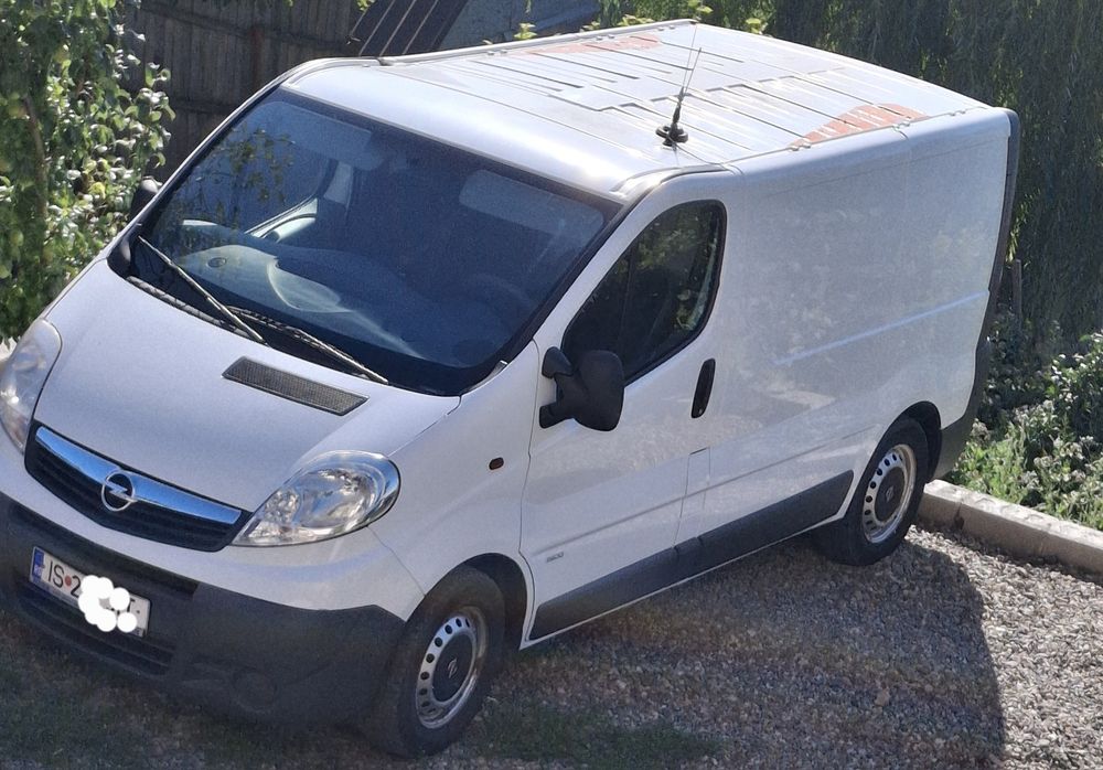 Opel vivaro.  Autoutilitară