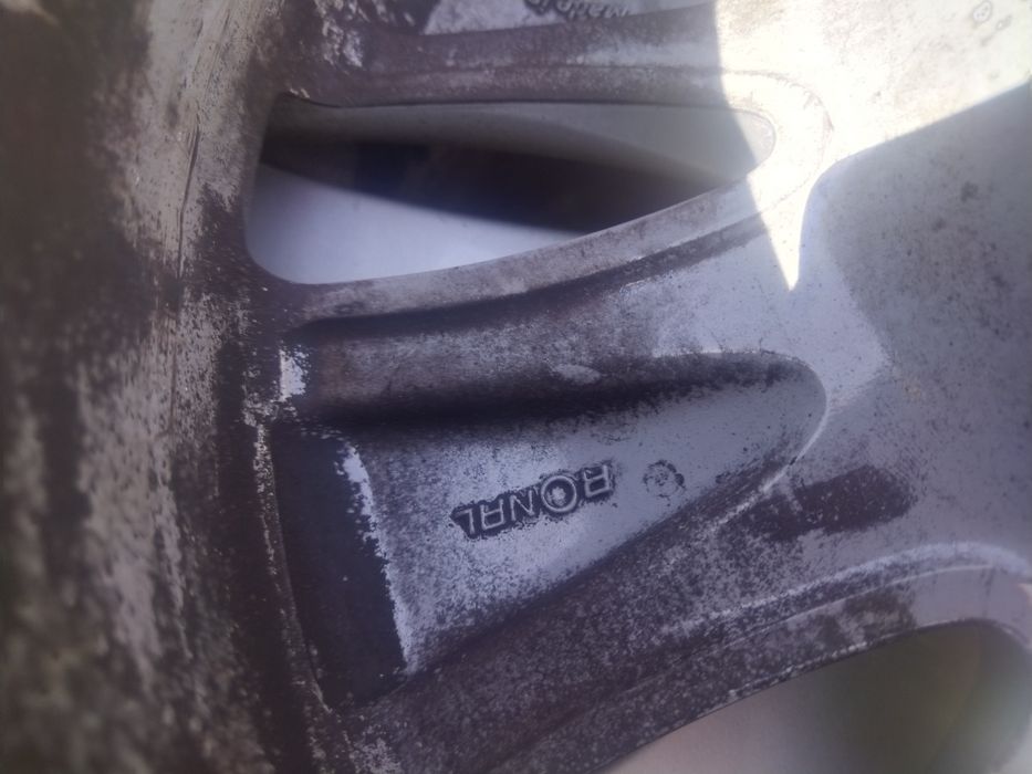 Оригинални джанти 16 цола 7J междуболтово 5×112mm
Подходящи за АUDI A3