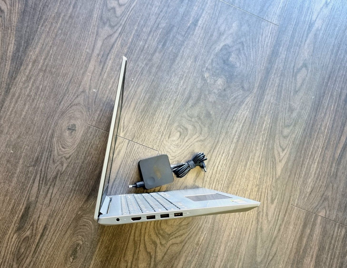 Amanet F28: Laptop Lenovo Ideapad S145 (P)