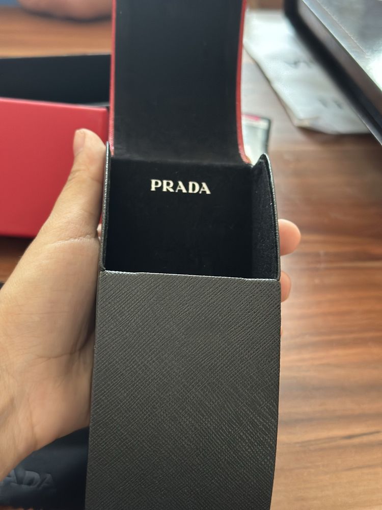 Ochelari de soare prada