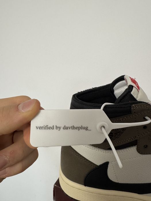 Jordan 1 Travis Scott