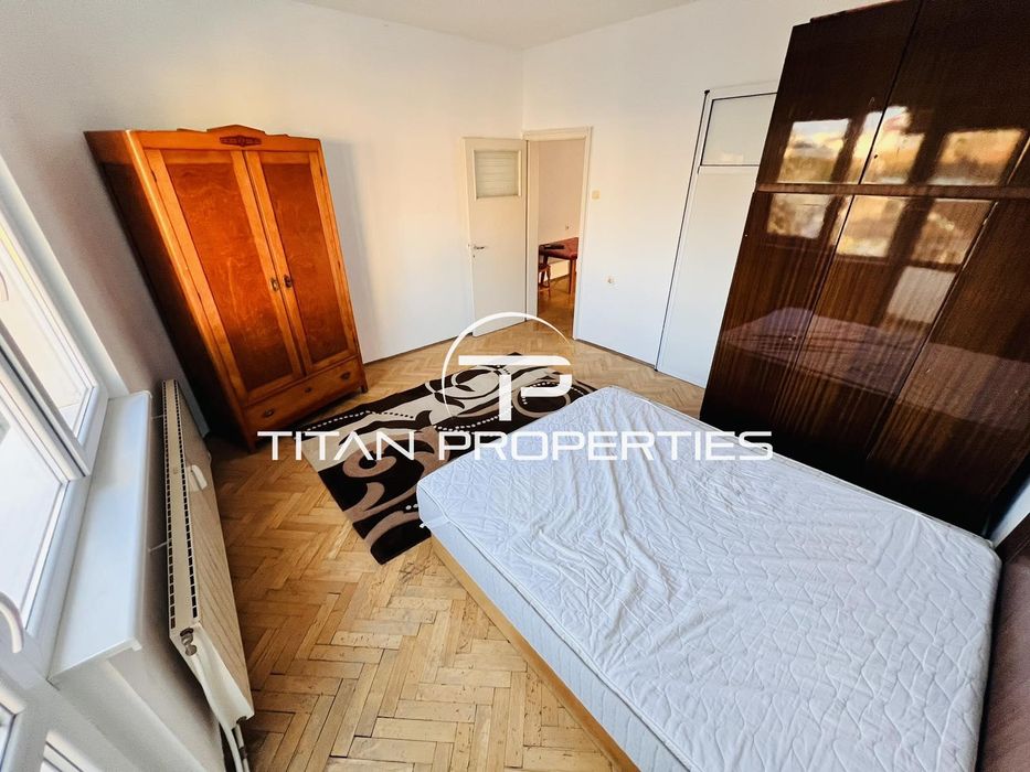 Дава се под наем Тристаен апартамент в Бургас, Център - 96 кв.м за 357 € - Снимка #2