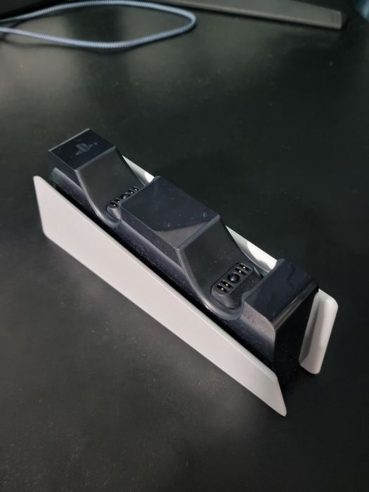 Charging Station/Statie de încărcare ps5

incarcare