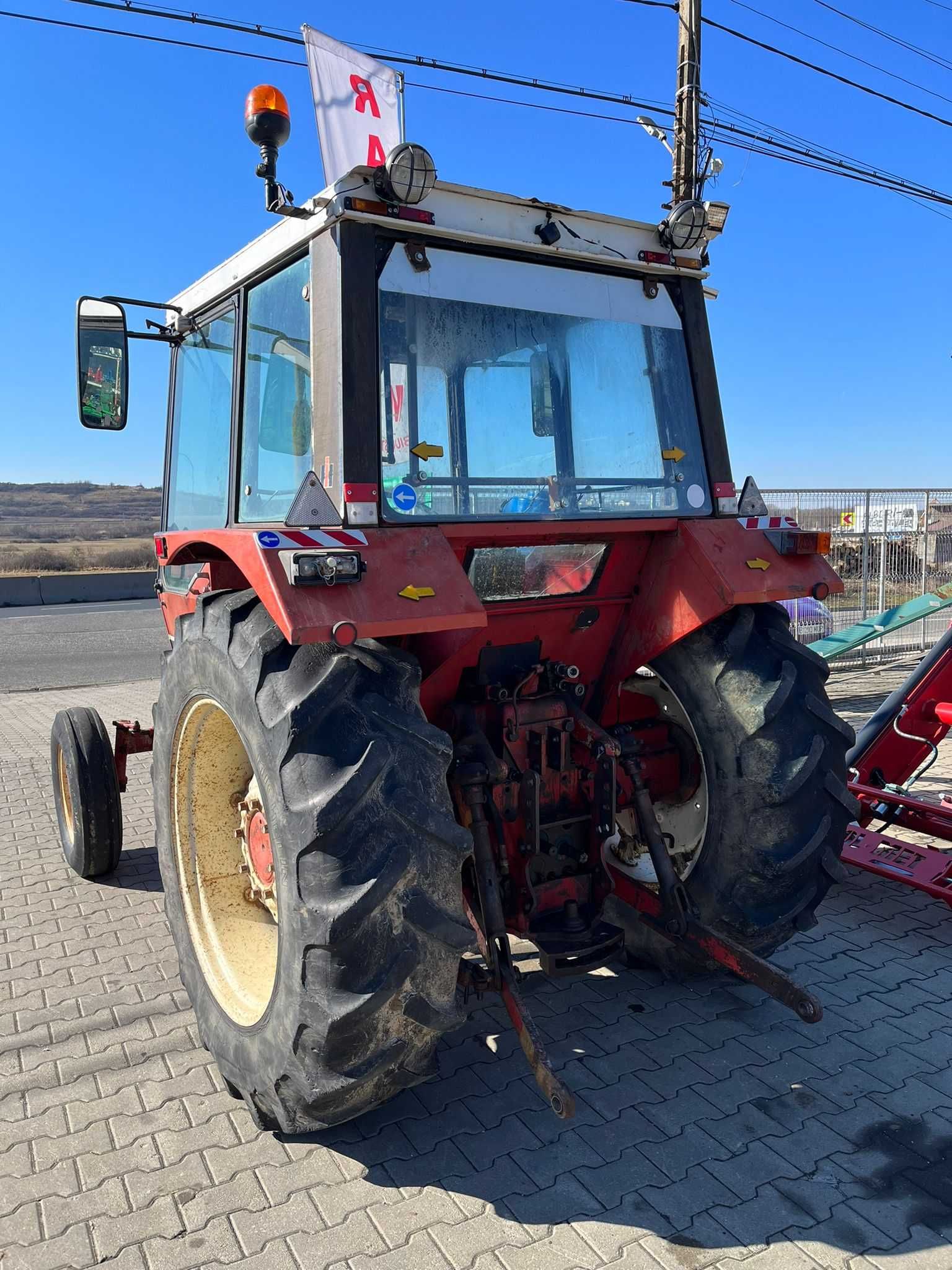 Tractor International 845