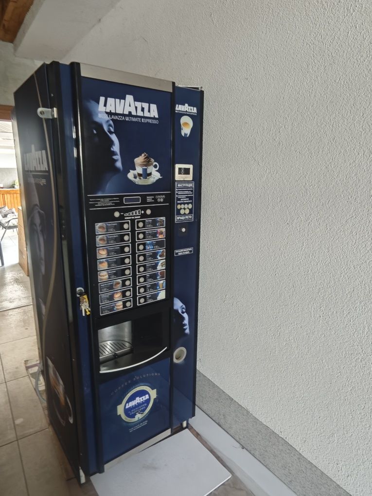 Продавам кафе автомати Зануси Спацио и Венеция
