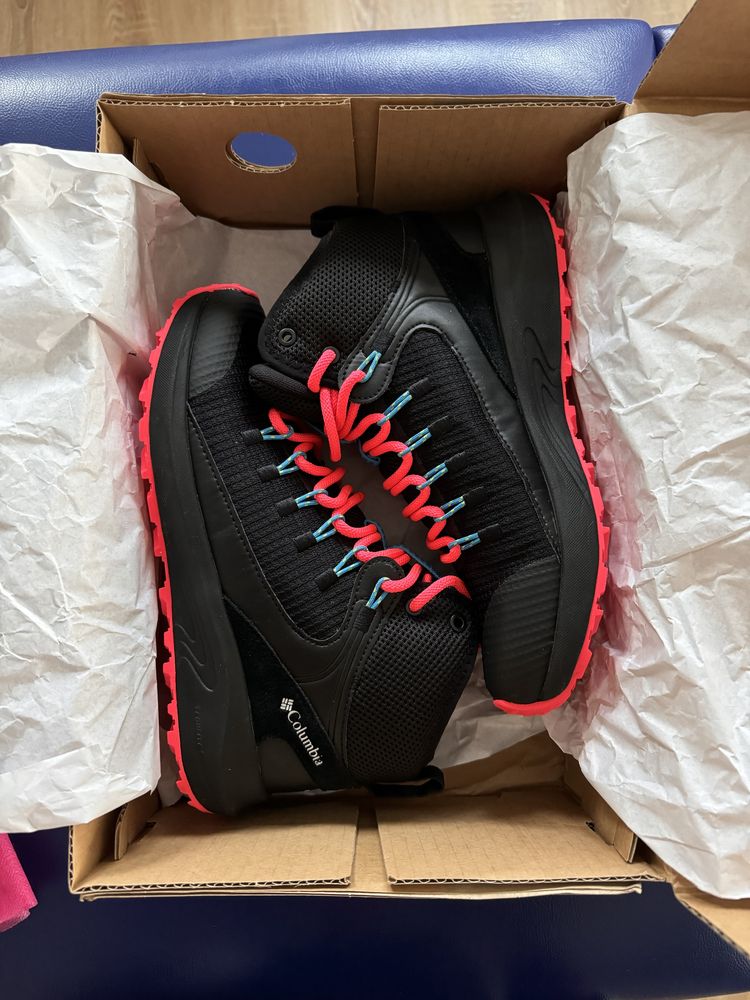 Columbia Туристически обувки Mid Waterproof