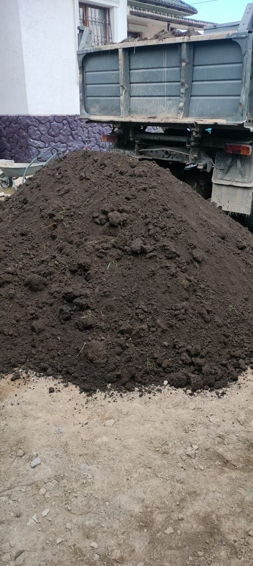 Доставка Чернозем под газон цветы и.т.д