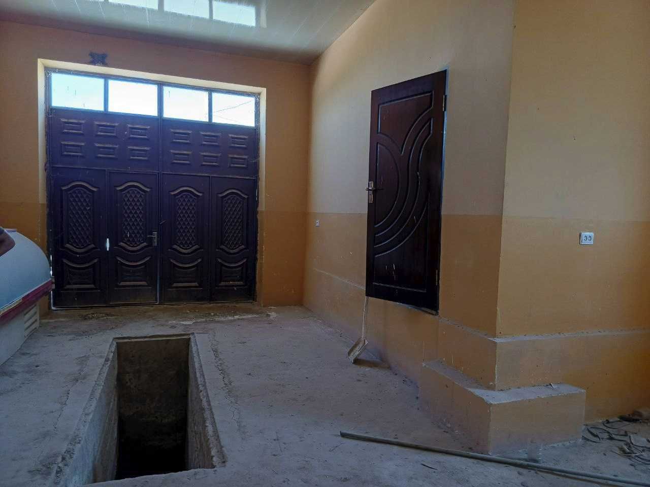 Muzlatgich binosi bir qismi