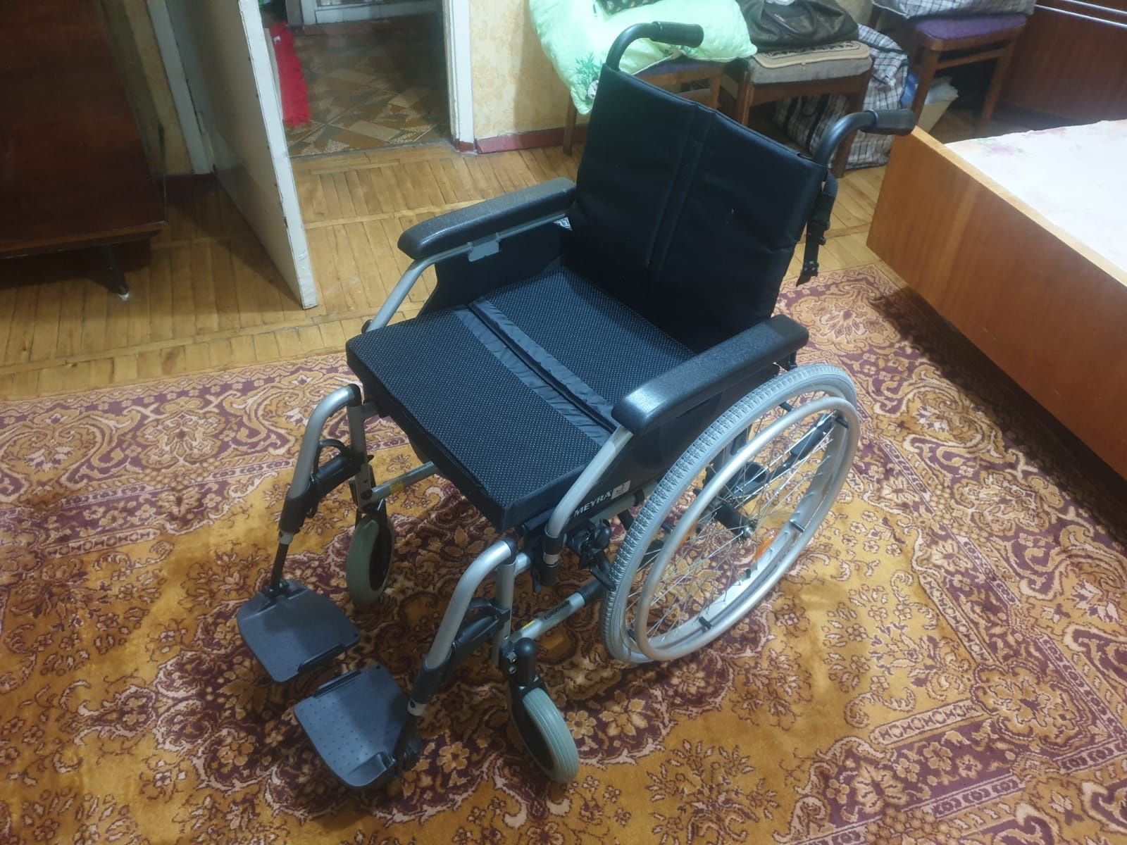 Продам инвалидную коляску Meyra Eurochair2