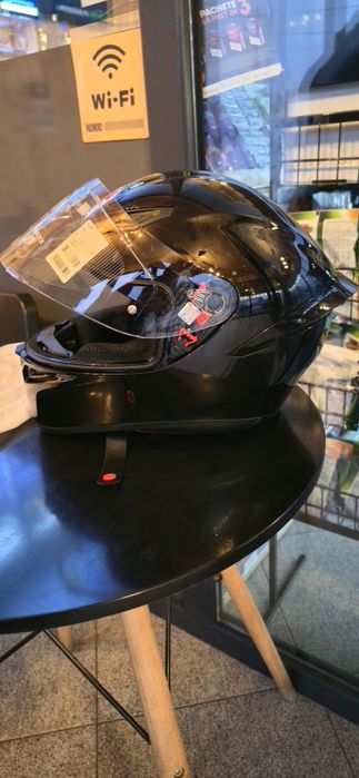 Cască pentru motocicletă nouă.