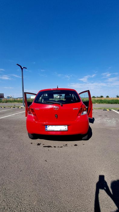 Toyota Yaris 1.0 VVT-i (2009) – Buburuza roșie