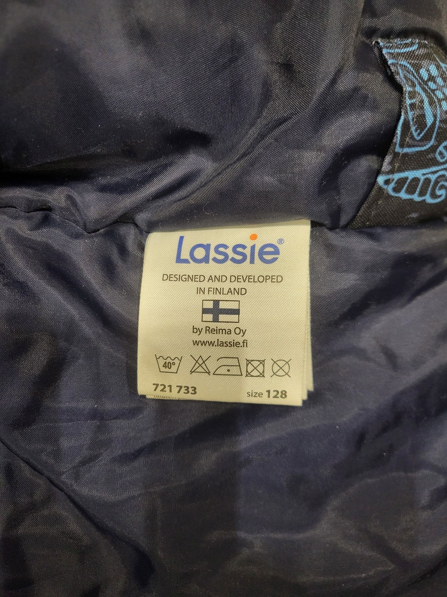Продам детскую весеннюю куртку Lassie р.128