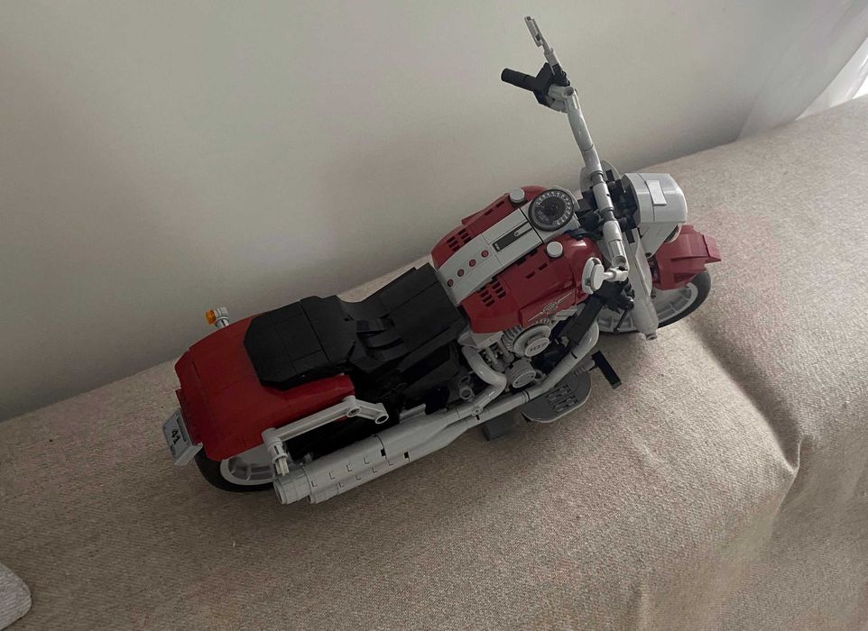 LEGO Creator Expert Harley-Davidson Fat Boy 1023 piese - facuta