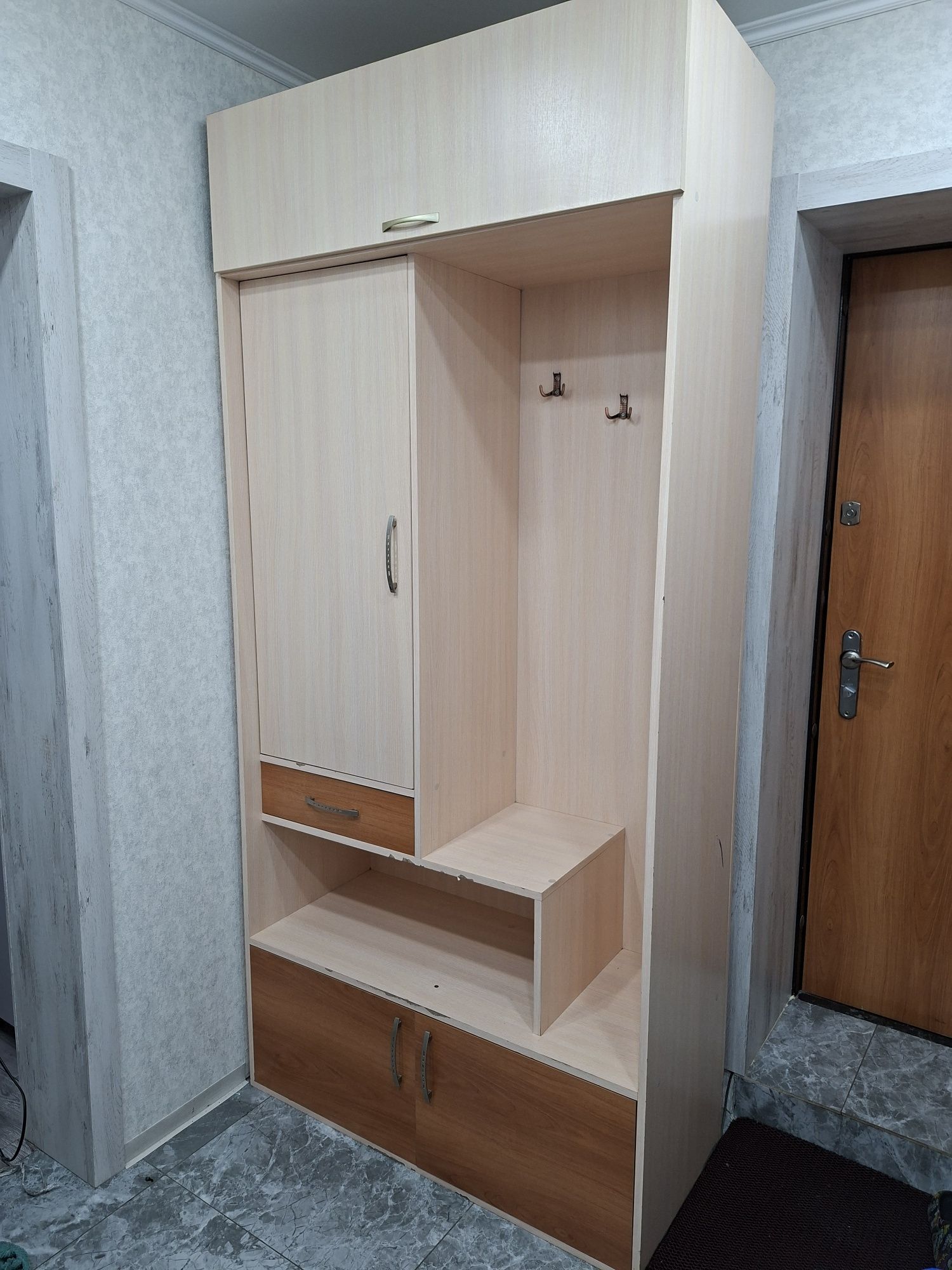Срочно продам шкаф в прихожую
