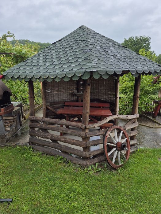 Vând foișor rustic