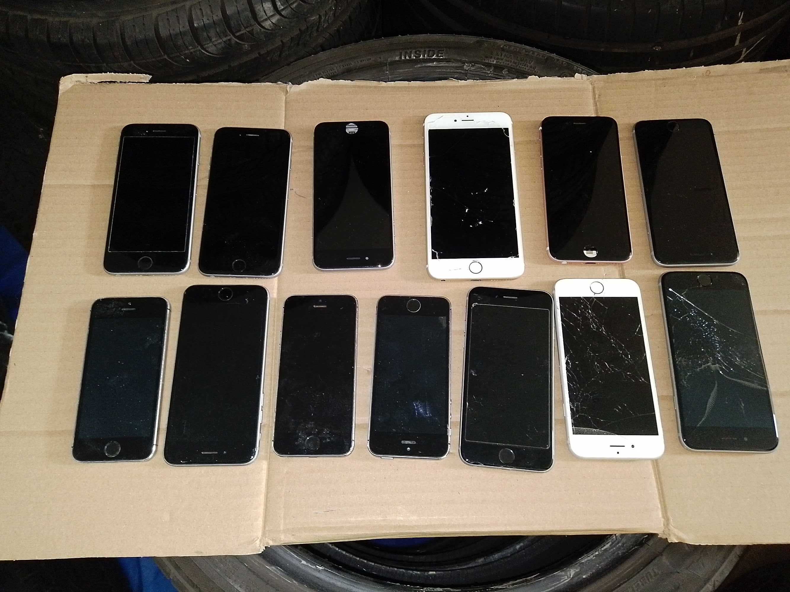 iPhone 13  смартфон