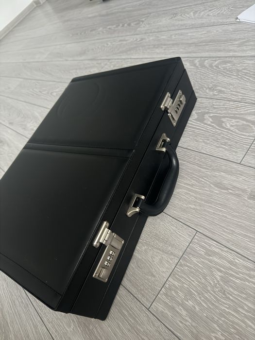 Servietă elegantă din piele neagră MONOLITH 2350 – stare excelentă