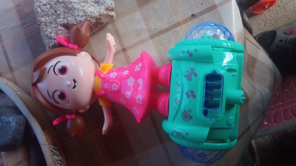 Детска светеща и движещя играчка