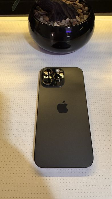 Vand Iphone 16ProMax512 plus 13luni garantie factura