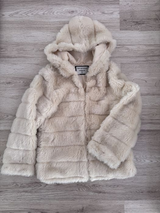 Blăniță albă cu glugă