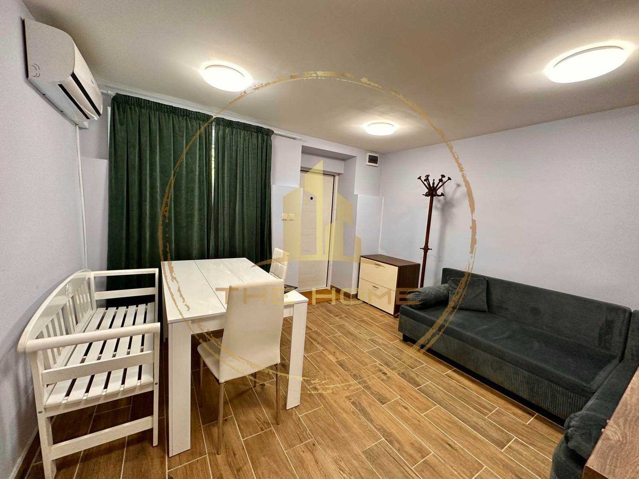 Дава се под наем Двустаен апартамент в Варна, Център - 40 кв.м за 350 € - Снимка #1