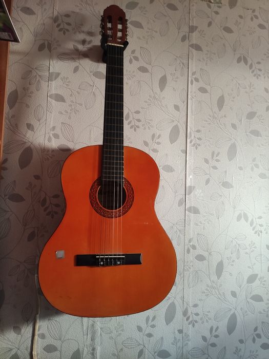 Vând chitara  Martinez  SPANISH GUITARS . Model  MTC-080-P