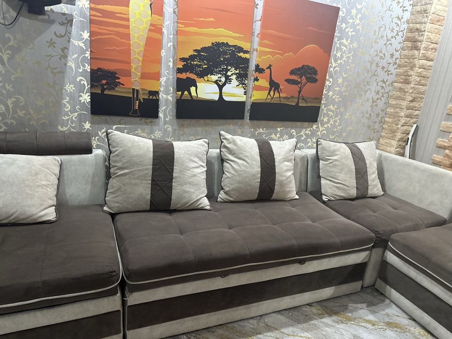 Продается угловой диван с пуфом