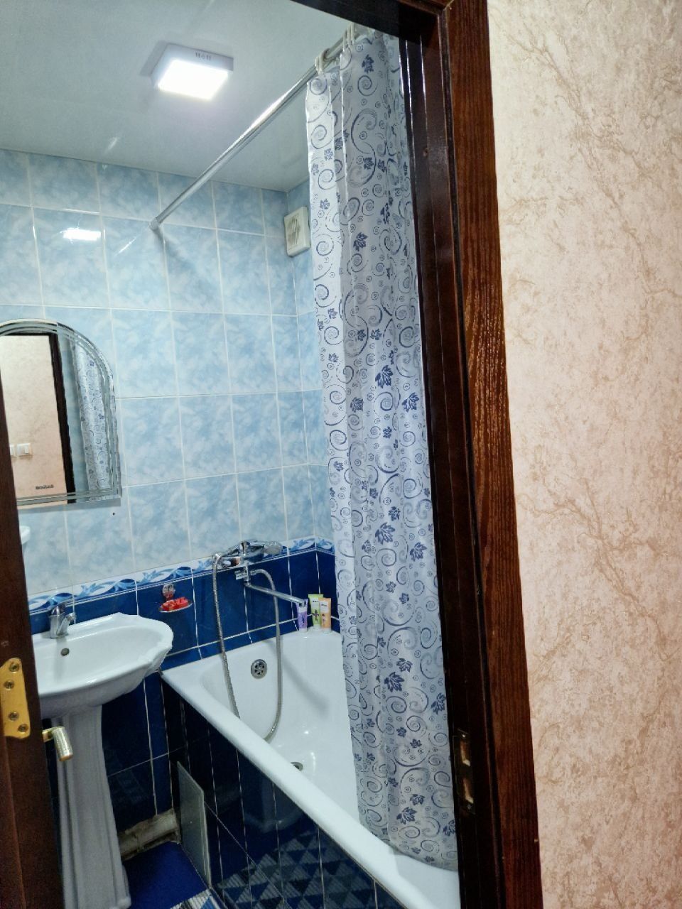 Аренда метро тинчлик 2.хонали 2.хонали клинган оилага берилади