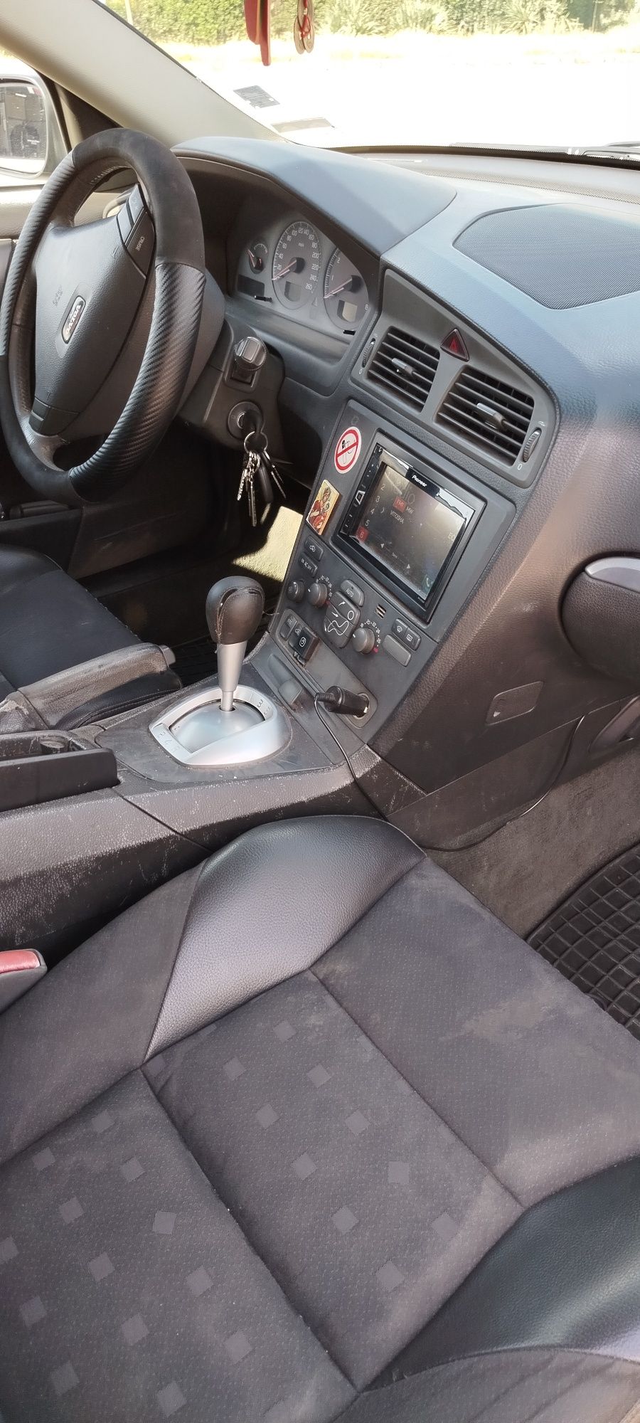 Volvo s 60 2,4 140 кс газ/бензин с зимни и летни гуми