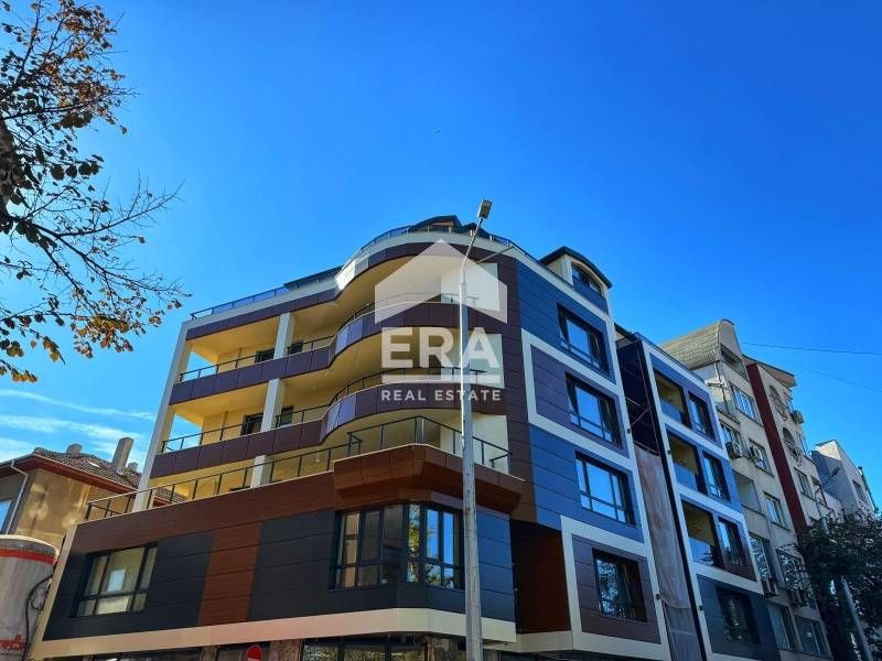 Просторни Тристайни апартаменти в Нова Луксозна Сграда