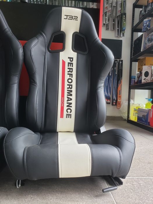 Спортни седалки за автомобил J32