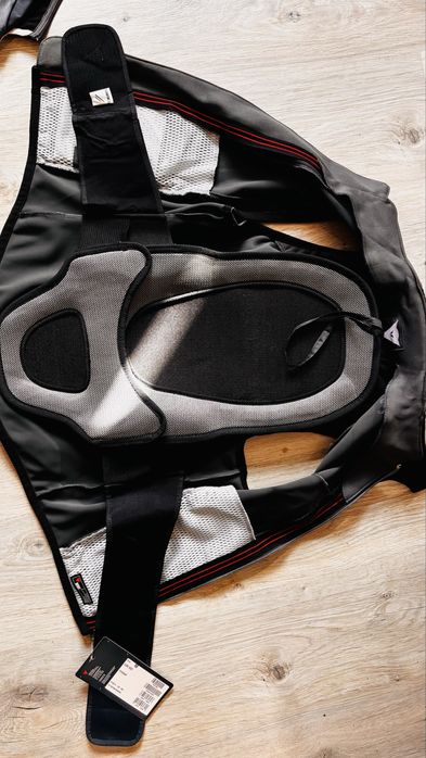 Vand protectie spate Dainese ski/ bicicleta / motor NOU Marime M