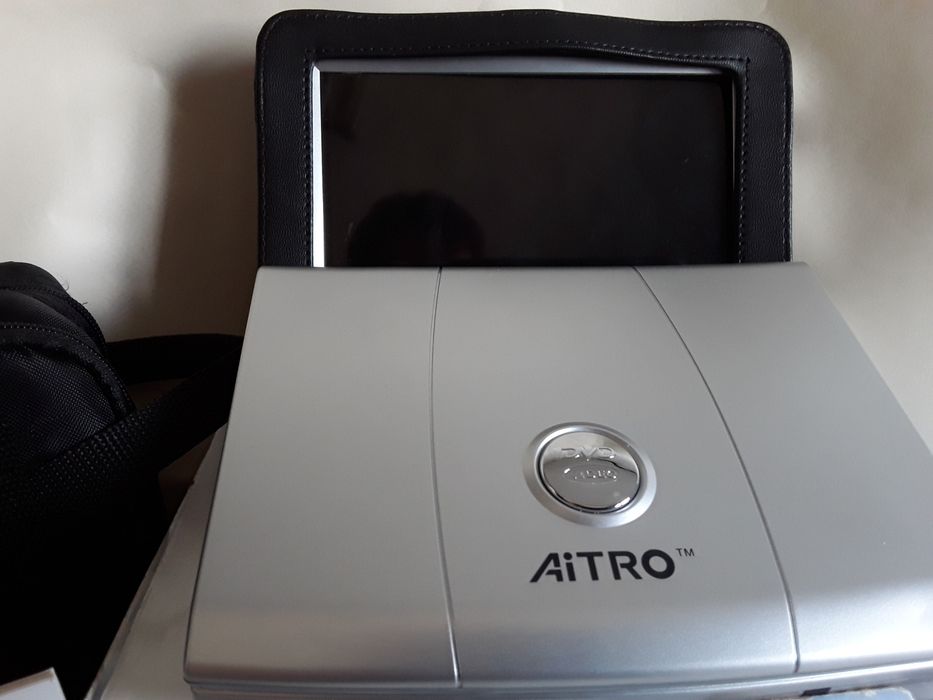 DVD cu doua monitoare de masina marca Aitro TM