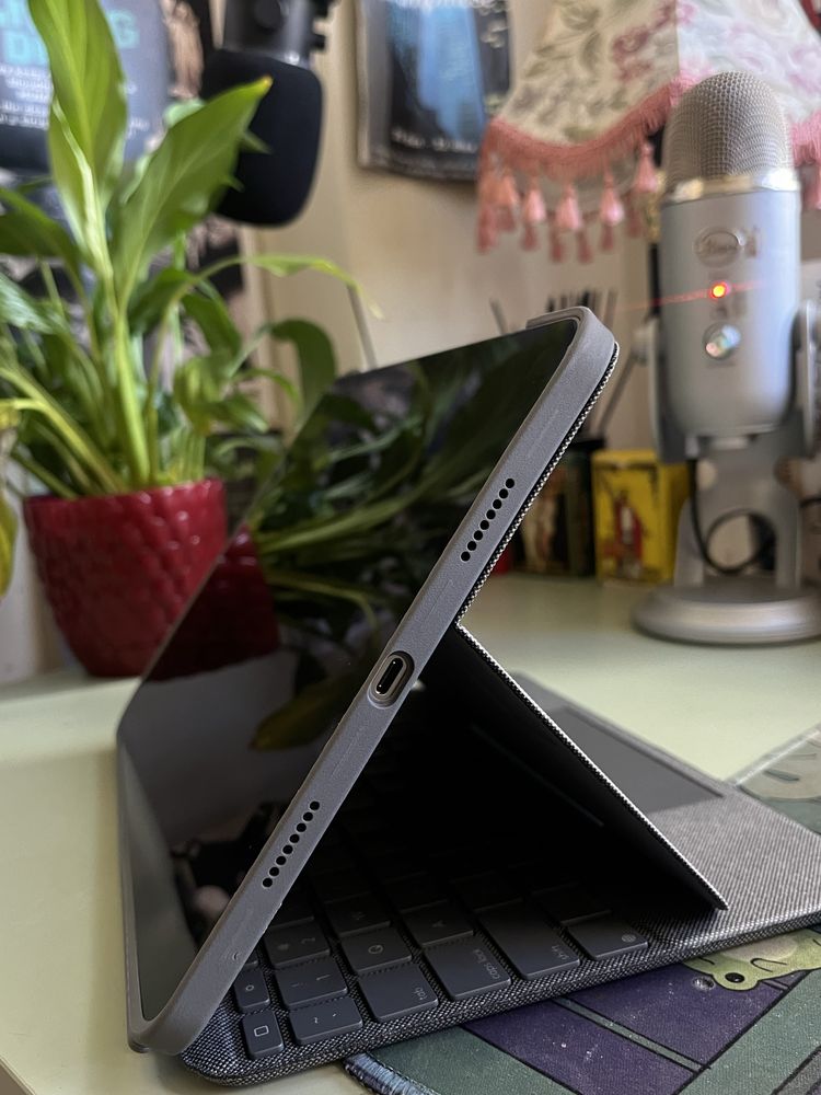 Logitech Combo Touch клавиатура за iPad 11-inch (1st-4th gen)