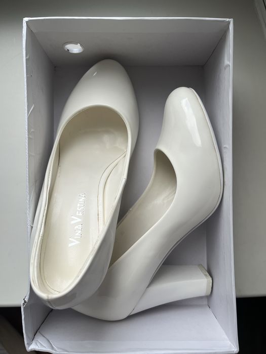 Туфли белый лакированные