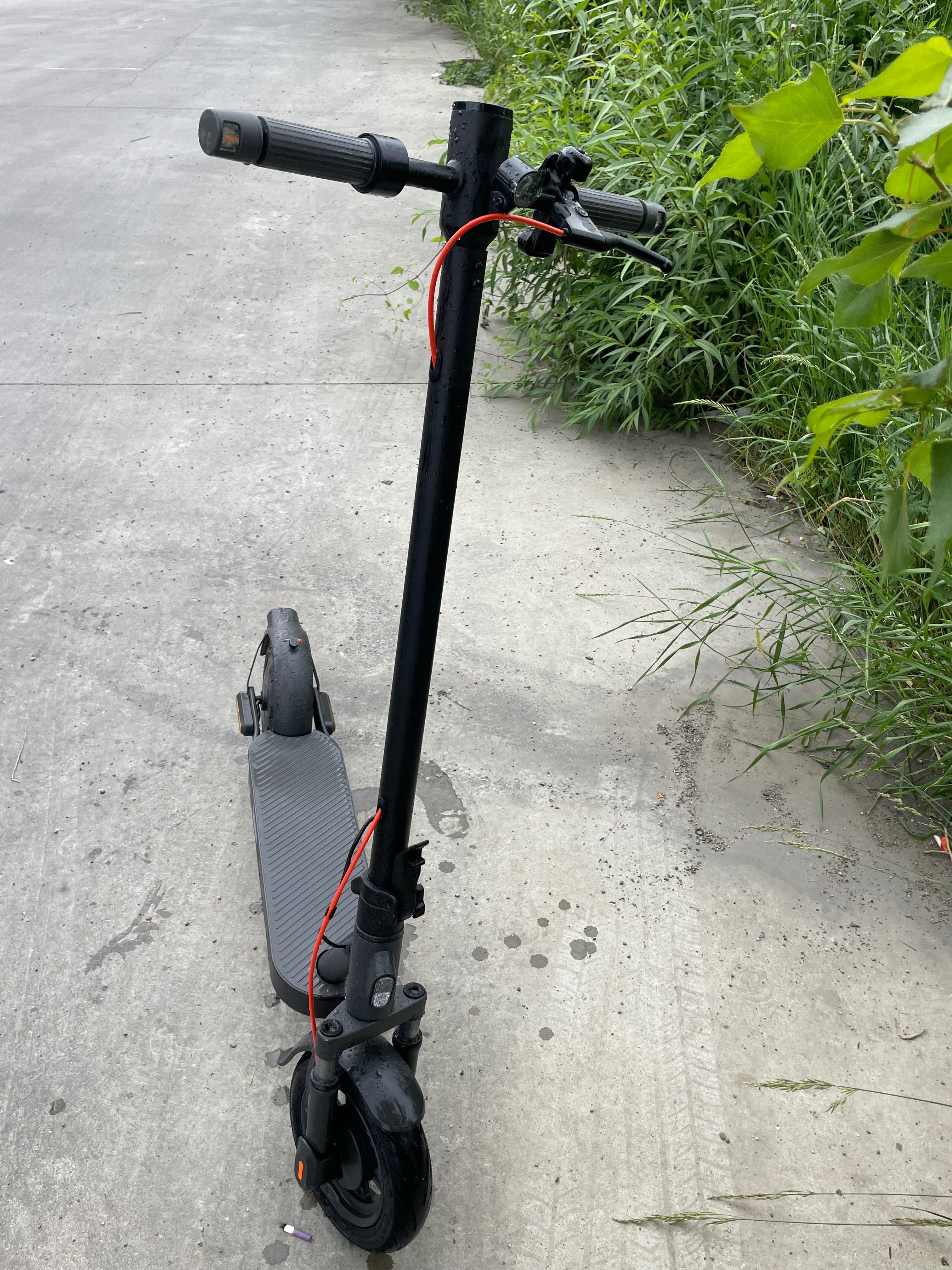 Vând trotinetă xiaomi 5