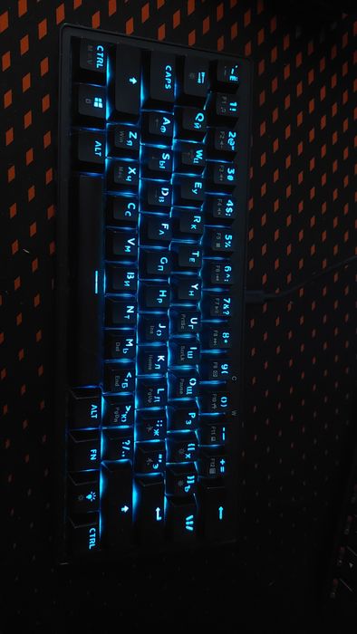 Продам клавиатуру 60% на розовых свитчей