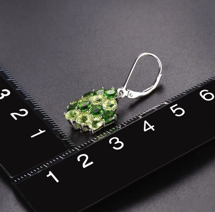 Натуральный хризолит хромдиопсид серебро серьги