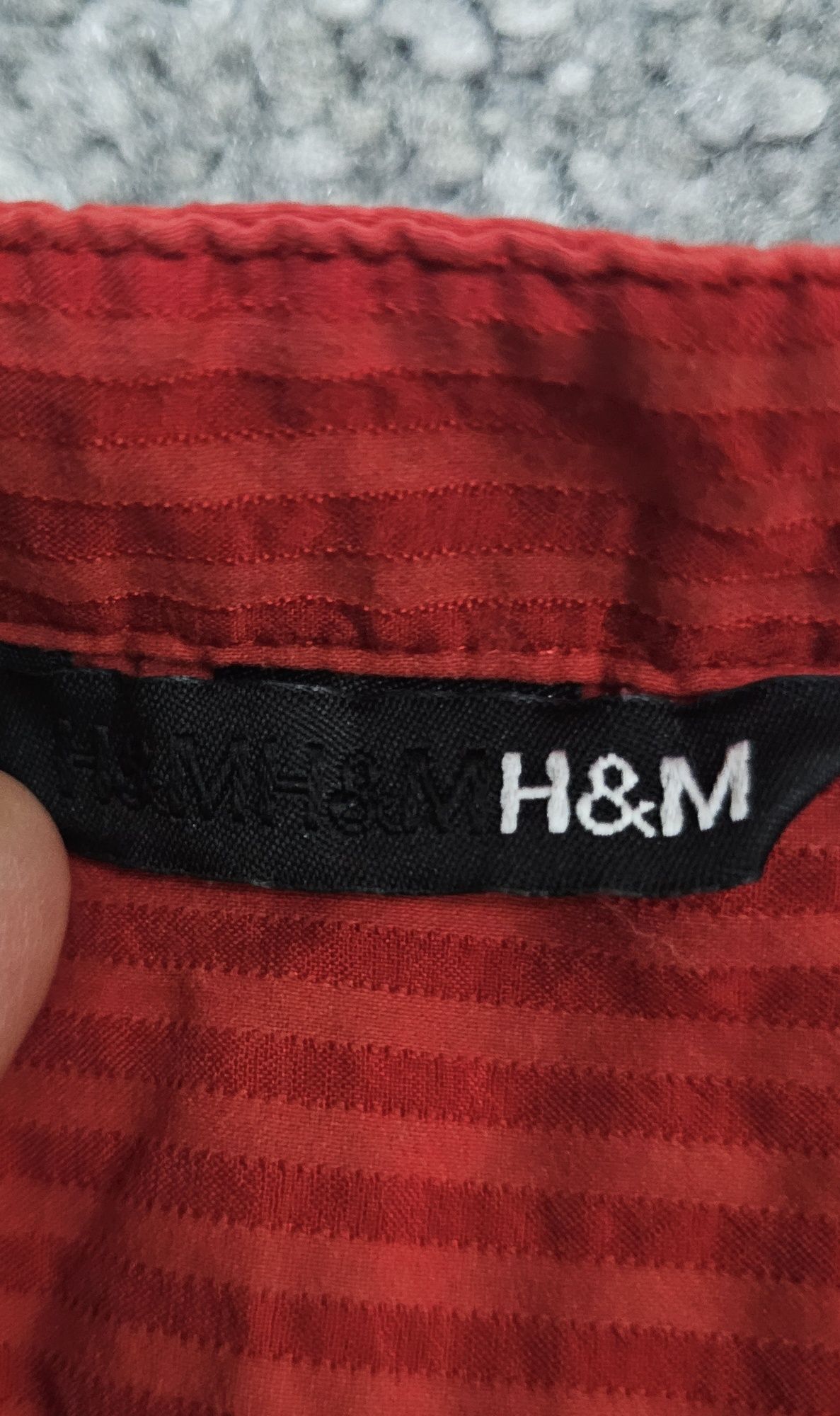 Cămașă roșie H&M 
Super lejera si elastica 
Marime 38-40-42