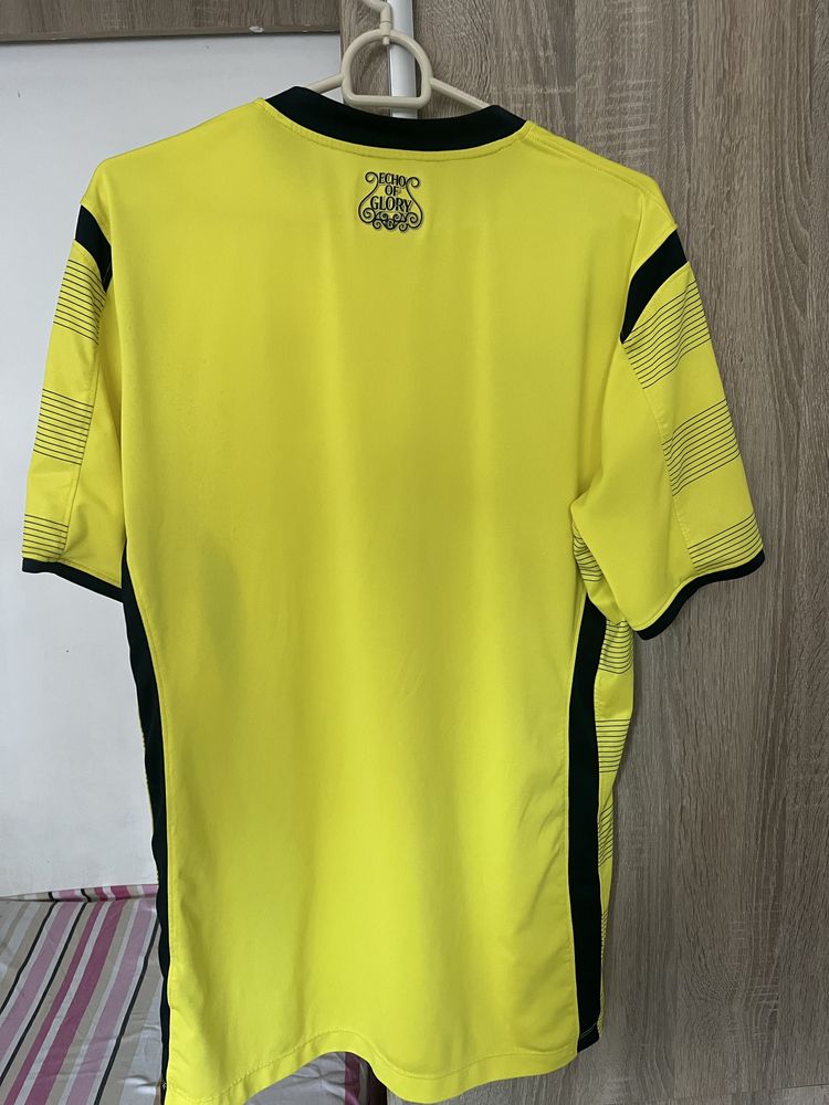 Vând tricou Under Armour cu Tottenham
